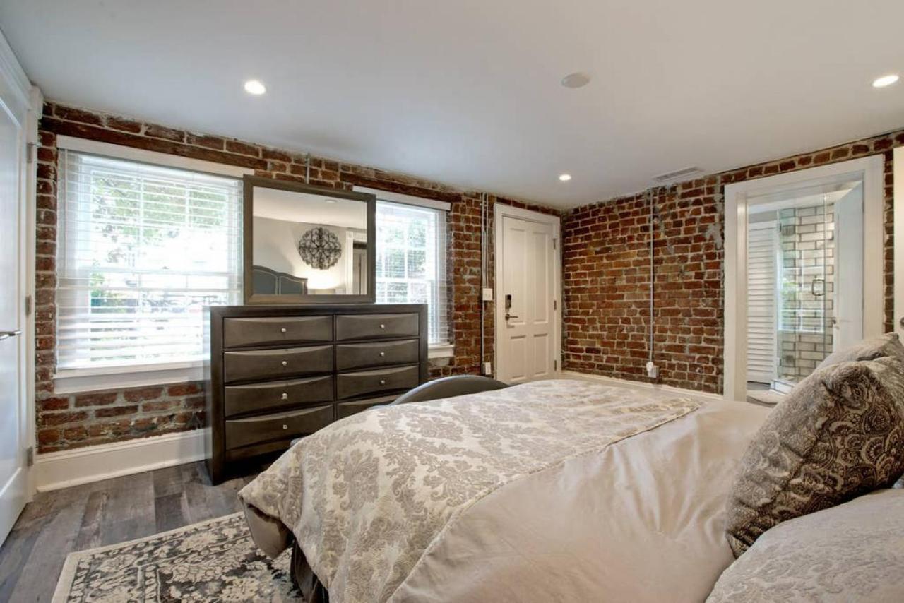 Restored Historic 5 Bedroom 4 And A Half Bath Ferienhaus *
